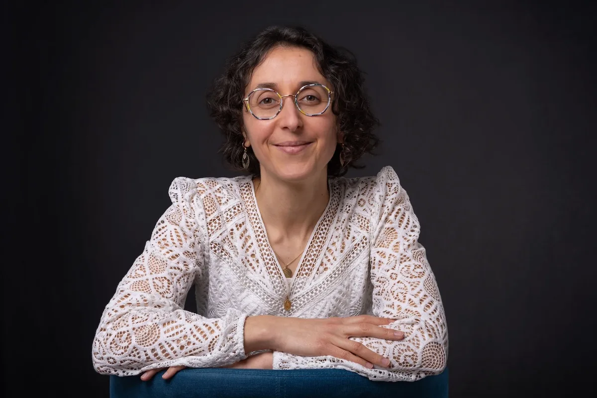 Marie-Aude PETIT PIERRE dans son cabinet d'acupuncture à Saint-Sauveur — MAPP acupuncture coaching